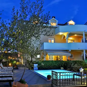 Apartment Vanilla With Heated Pool, Zadar